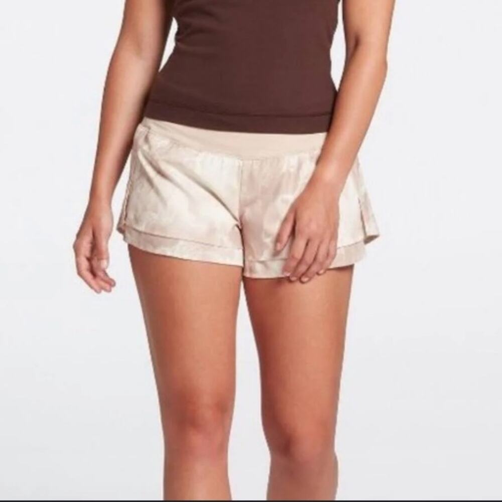 Calia By Carrie Underwood Shorts Calia Kick It Up Performance Beige/White